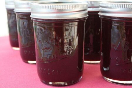 Home Canners Wield Pickles Against Food Giants Image